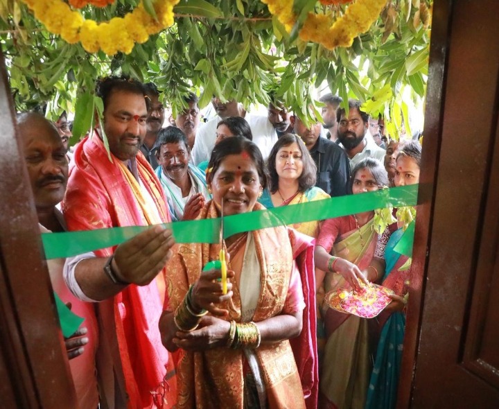 ఇందిరమ్మ ఇళ్లు ప్రారంభించిన ఎమ్మెల్యే