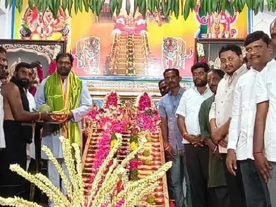 పడిపూజలో కార్యక్రమంలో పాల్గొన్న ఎమ్మెల్యే