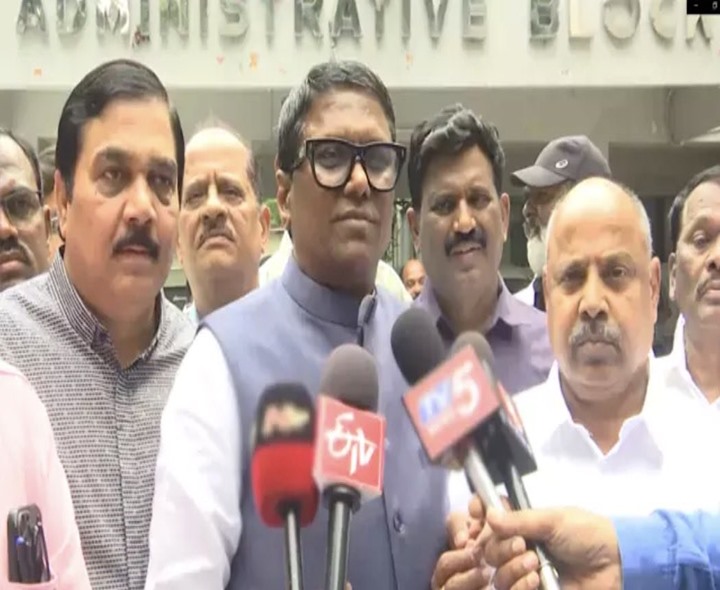 విద్యా కమిషనర్‌పై విద్యాసంస్థలు ఆగ్రహం