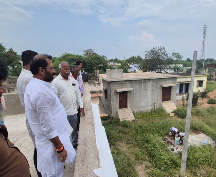 ప్రభుత్వ పాఠశాల నిర్మాణ పనుల పరిశీలన