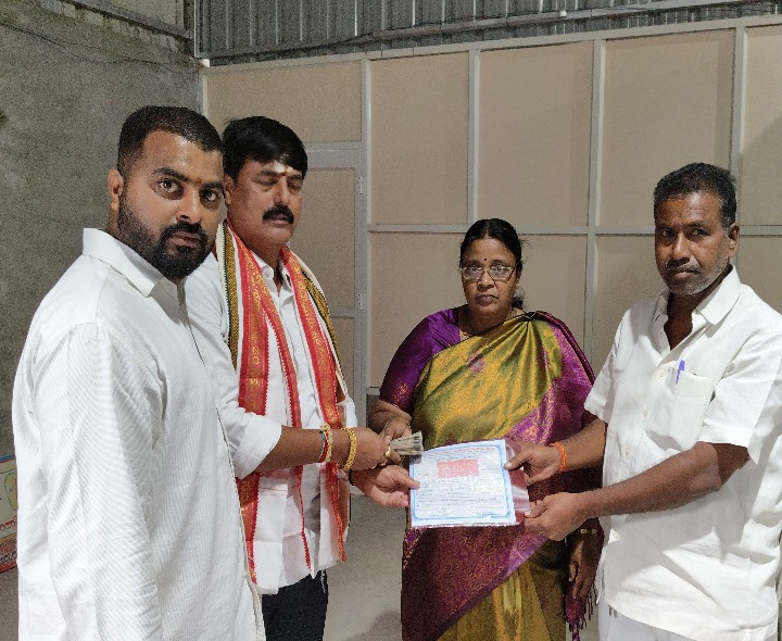 స్వామి అన్నదాన ట్రస్ట్‌కు రూ. 1 లక్ష విరాళం