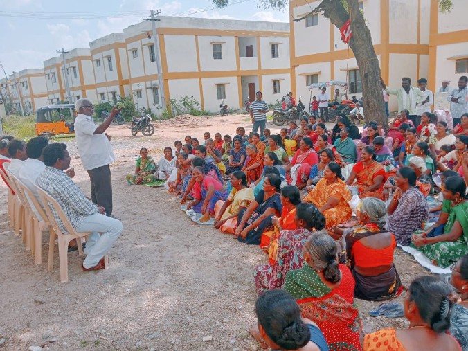 ‘పేదలకు ఇండ్లు పంపిణీ చేయాలి’