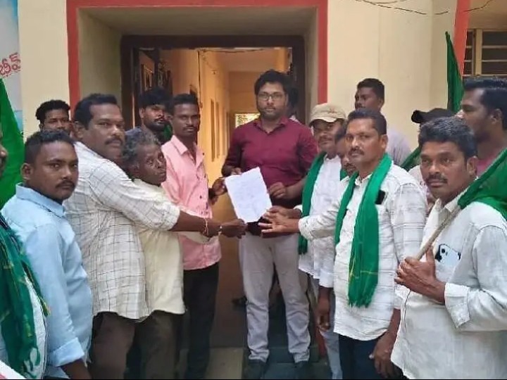 ప్రత్యేక ఆదివాసి జిల్లా కావాలంటూ ధర్నా