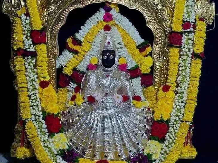 రాజోలు: పార్వతీ దేవి అమ్మవారికి వెండి చీరతో అలంకరణ