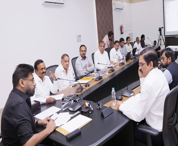 తుఫాన్ నష్టంపై పవన్ కళ్యాణ్ సమీక్ష