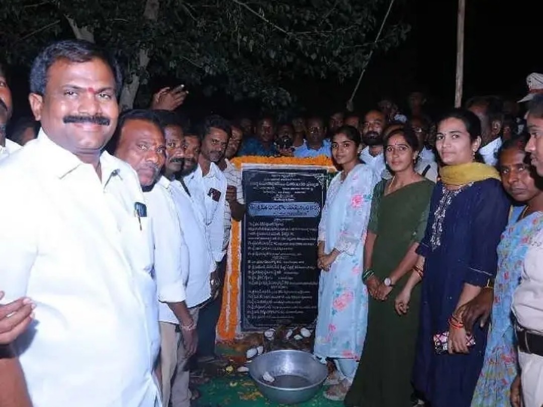 నూతన బ్రిడ్జి పనులకు శంకుస్థాపన చేసిన ఎమ్మెల్యే