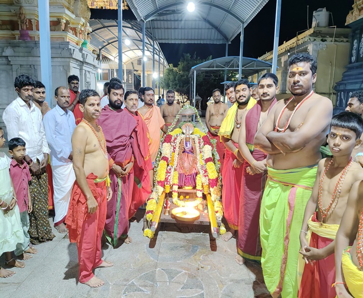 చౌడేశ్వరి దేవి ఆలయంలో కార్తీక పౌర్ణమి వేడుకలు