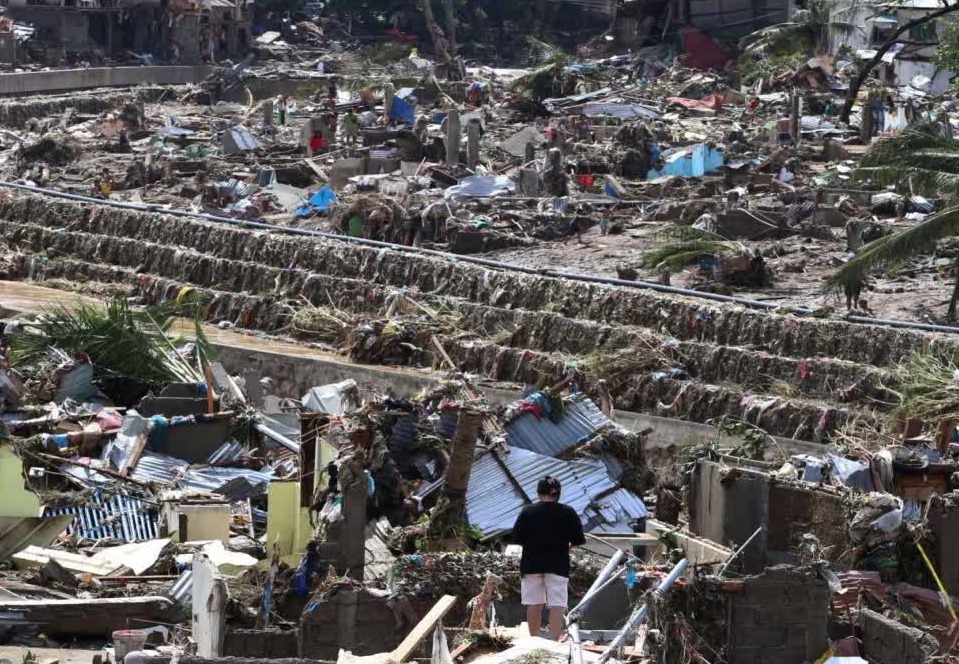 తుఫాన్ బీభత్సం.. 85 మంది మృతి