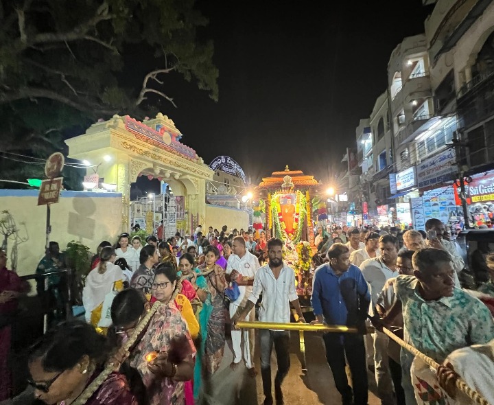 పుట్టపర్తిలో సత్యసాయి గిరిప్రదక్షిణ