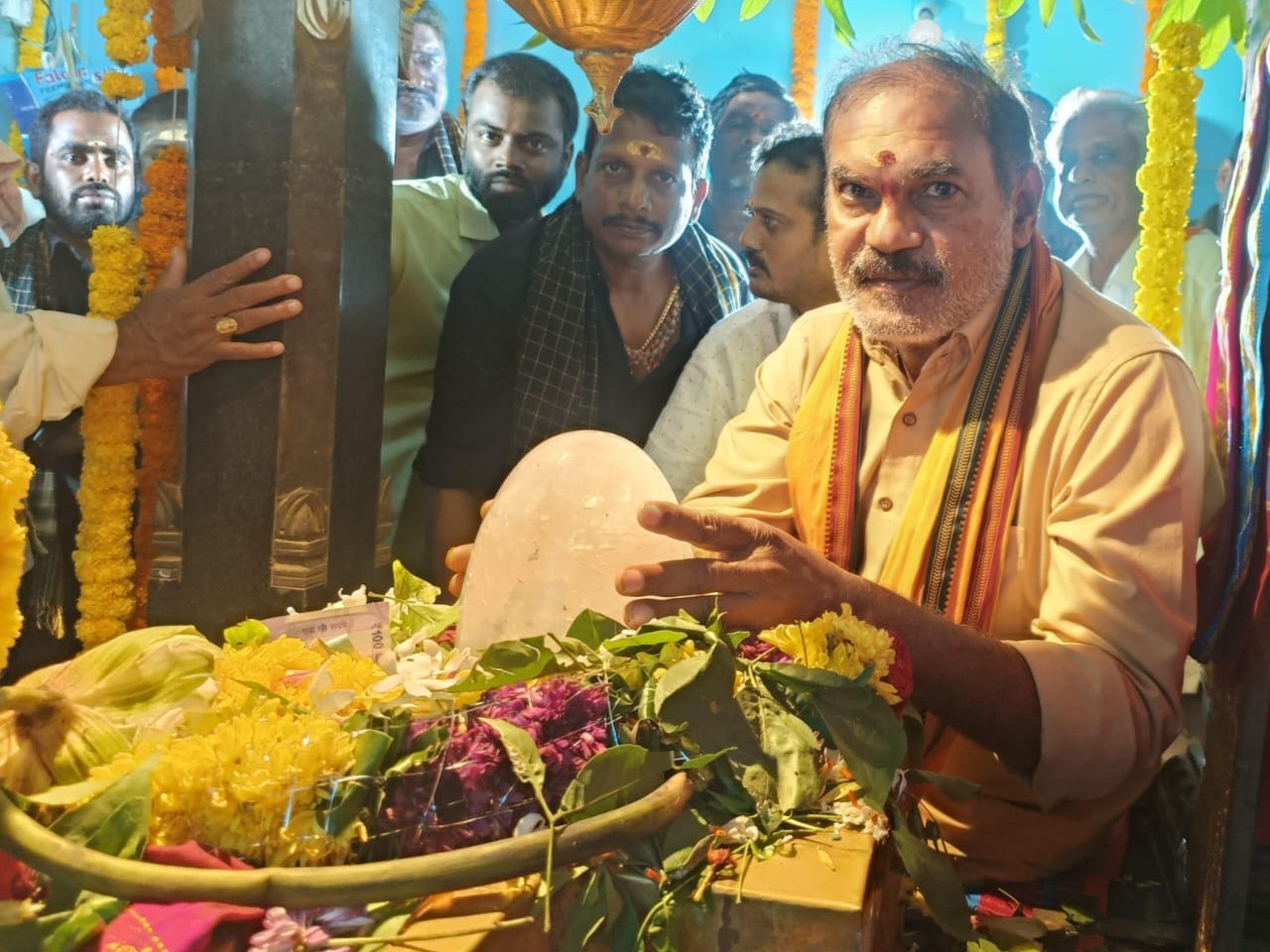 మహా మహేశ్వర స్వామినీ దర్శించుకున్న ఎమ్మెల్సీ