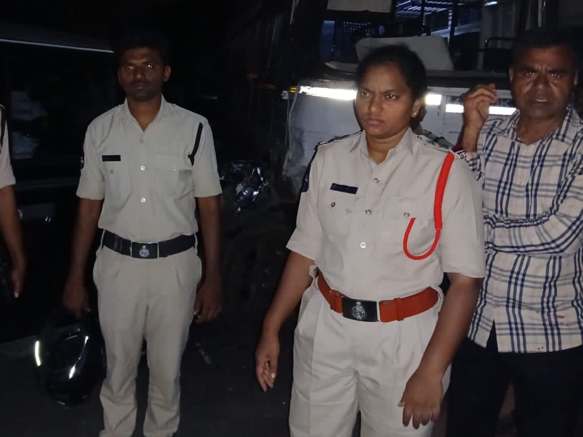 ఎదురెదురుగా ఢీకొన్న ఆర్టీసీ బస్సు,కారు