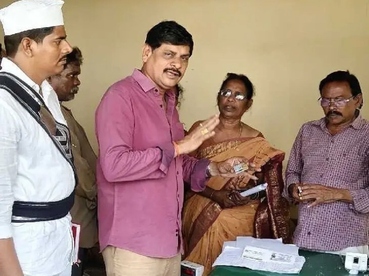 రేషన్ పంపిణీలో నిర్లక్ష్యం వహిస్తే చర్యలు: తహసీల్దార్