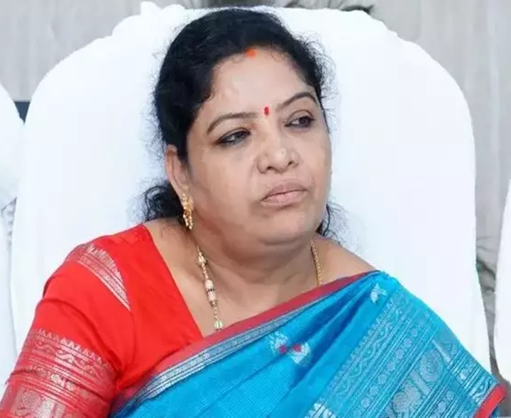 బస్సు ప్రమాదంపై మంత్రి సంధ్యారాణి ఆరా