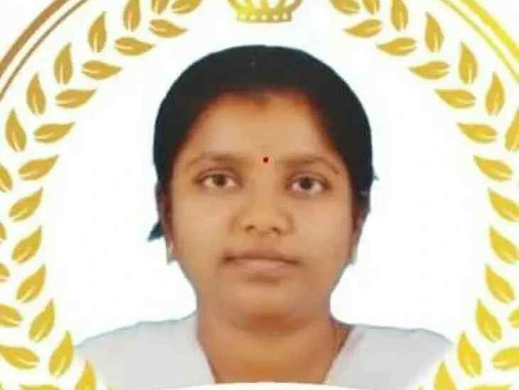 గోల్డ్ మెడల్ అందుకోబోతున్న విద్యార్థిని