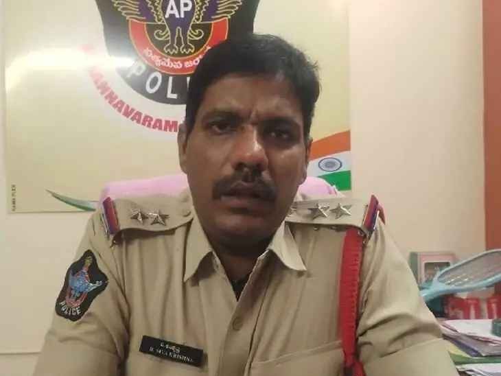 ఉద్యోగాల పేరుతో మోసపోయిన యువకులు