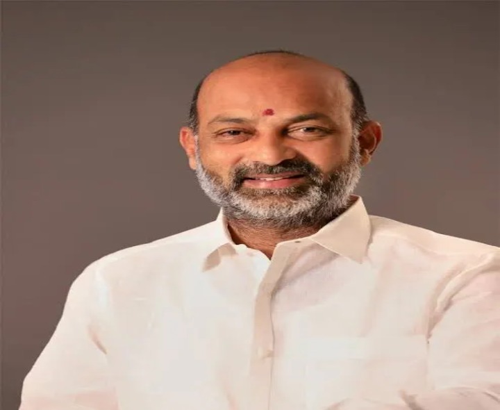 విద్యార్థులకు పరీక్ష ఫీజు కట్టనున్న కేంద్ర మంత్రి