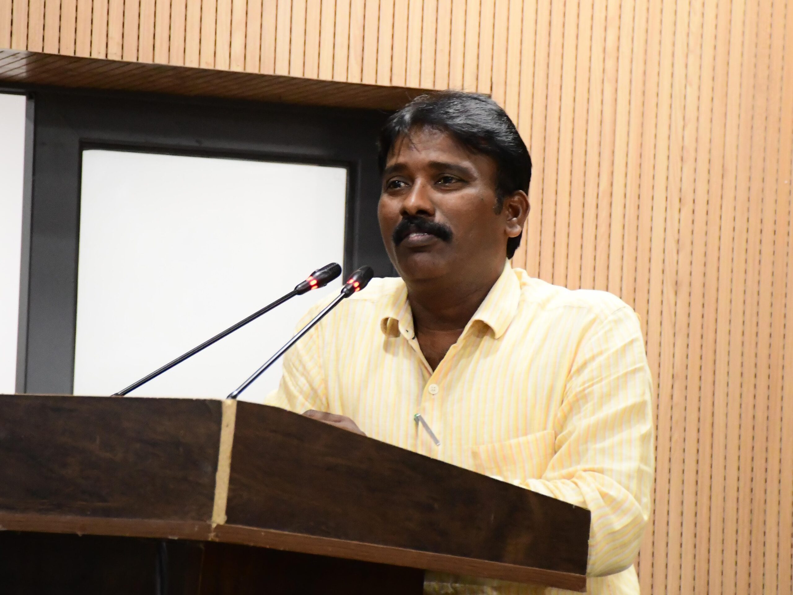 ఇంటర్ కళాశాలలో తనిఖీలు: డీఐఈవో