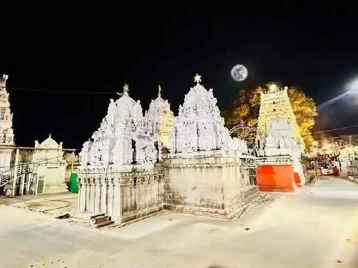 పున్నమి వెలుగుల్లో రాజన్న ఆలయం