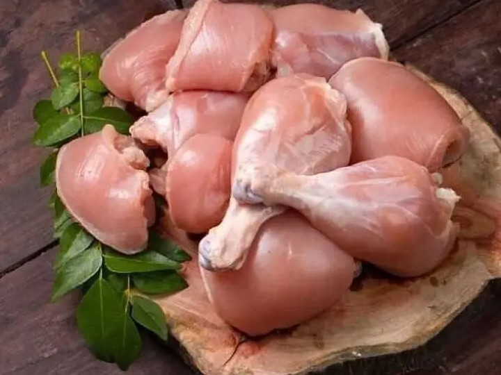 కార్తీక మాసం.. అయినా చికెన్ ధరలు తగ్గలే..!