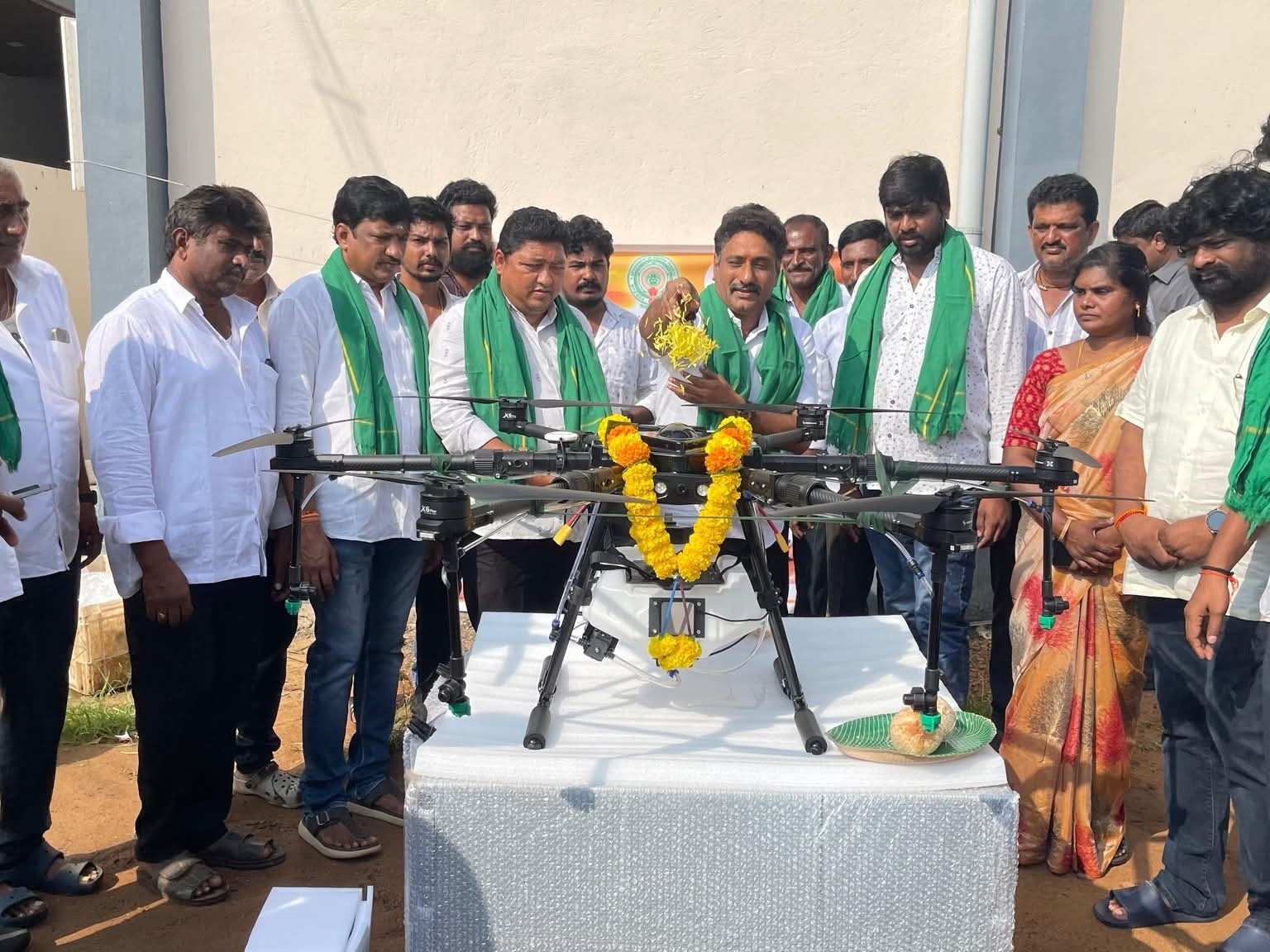 సబ్సిడీపై డ్రోన్ అందజేత