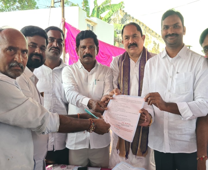 గుర్ల మండలంలో వైసీపీ సంతకాల సేకరణ