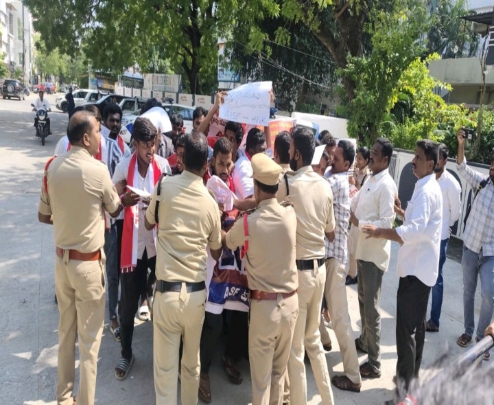 మంత్రి కొండ సురేఖ ముట్టడించిన SFI నాయకులు