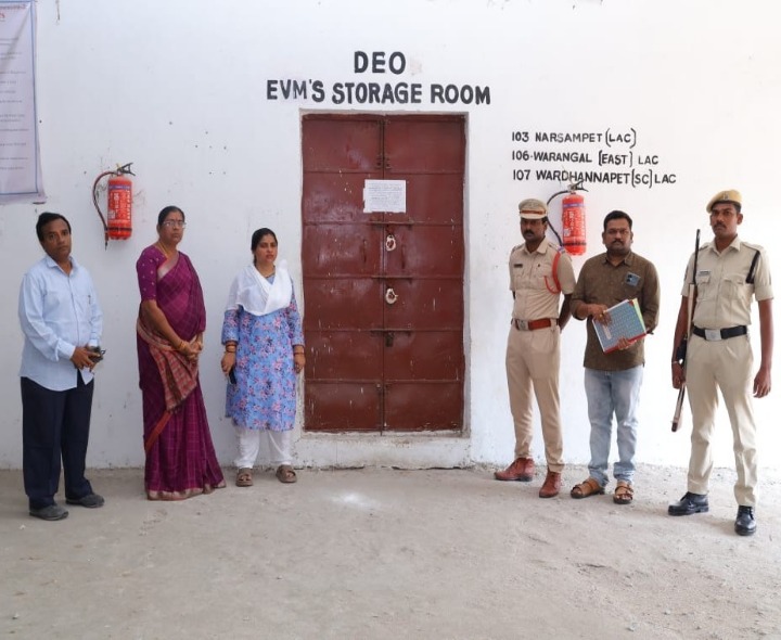 ఈవీఎం గోదాములను పరిశీలించిన కలెక్టర్