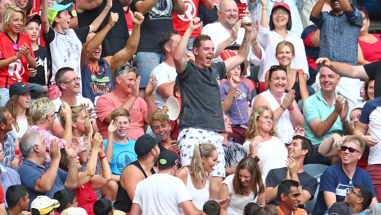 BBL.. క్యాచ్ పట్టిన ప్రేక్షకులకే ఆ బంతి సొంతం