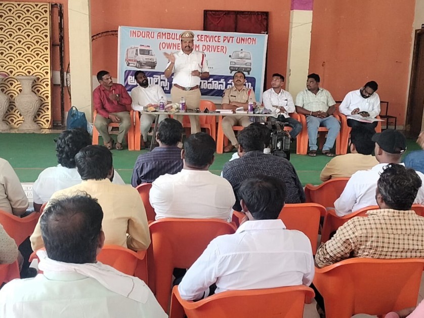 ‘వాహనదారులు తప్పనిసరిగా రోడ్డు నియమాలు పాటించాలి’