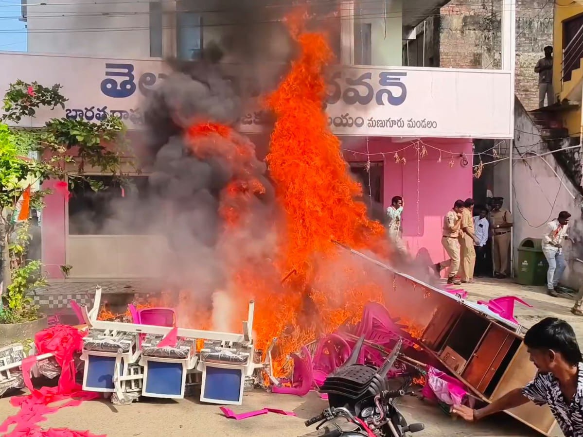 పార్టీ కార్యాలయ దాడి ఘటనలో పలువురిపై కేసు నమోదు