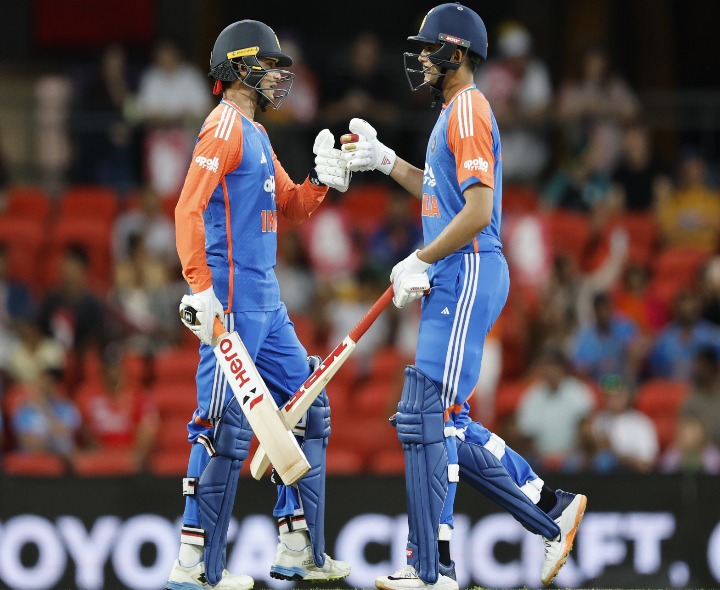 తడబడ్డ భారత్.. ఆసీస్ టార్గెట్ ఎంతంటే..?