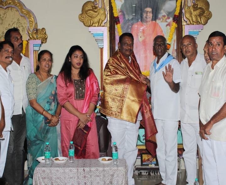 సత్య‌సాయి బాబా‌ను దర్శించుకున్న ఎమ్మెల్యే