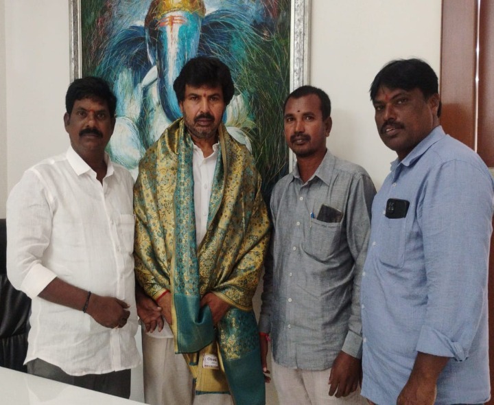 ‘టీపీసీసీ ప్రధాన కార్యదర్శికి ఘన సత్కారం’