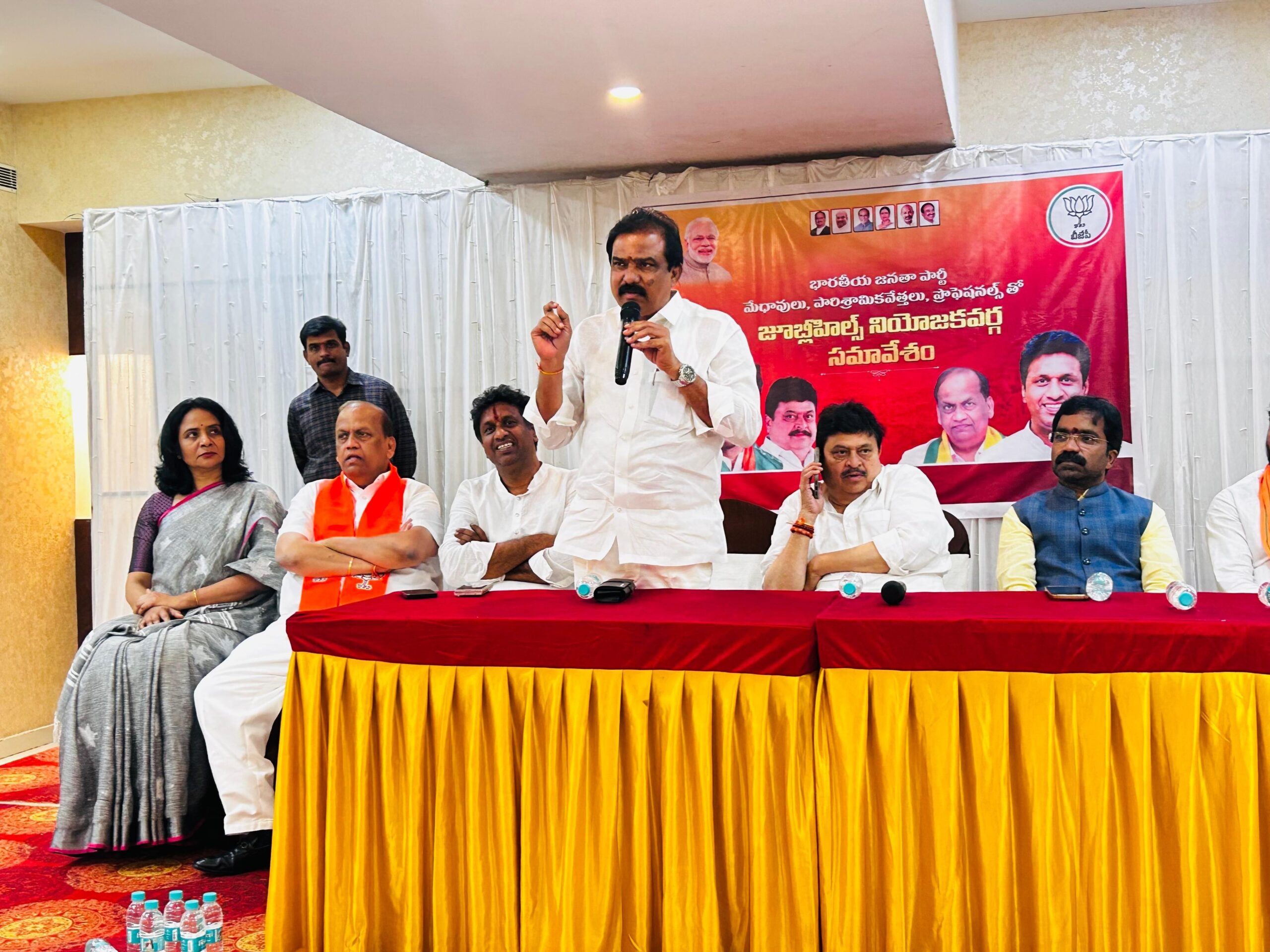 నియోజకవర్గ అభివృద్ధిలో కాంగ్రెస్, BRS విఫలం: MLA