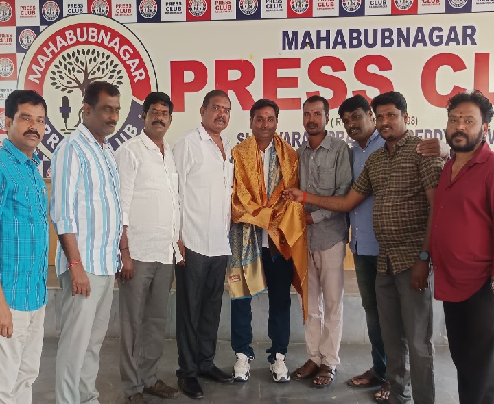 ‘మత్స్య పారిశ్రామిక సంఘం ఛైర్మన్‌కు ఘన సత్కారం’