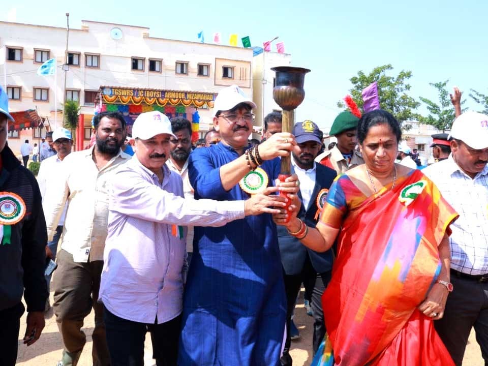 చదువుతోపాటు క్రీడలకు ప్రాధాన్యమివ్వాలి: ఎమ్మెల్యే