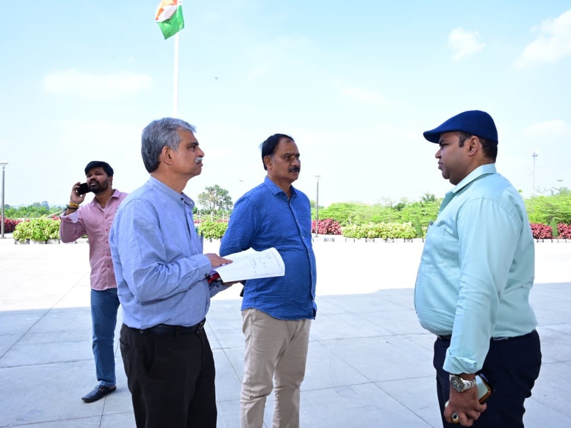 కలెక్టరేట్‌లో తెలంగాణ తల్లి విగ్రహం ఏర్పాటు