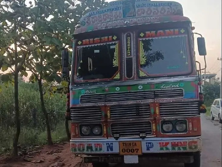 అక్రమంగా ఇసుక తరలిస్తున్న లారీ పట్టివేత