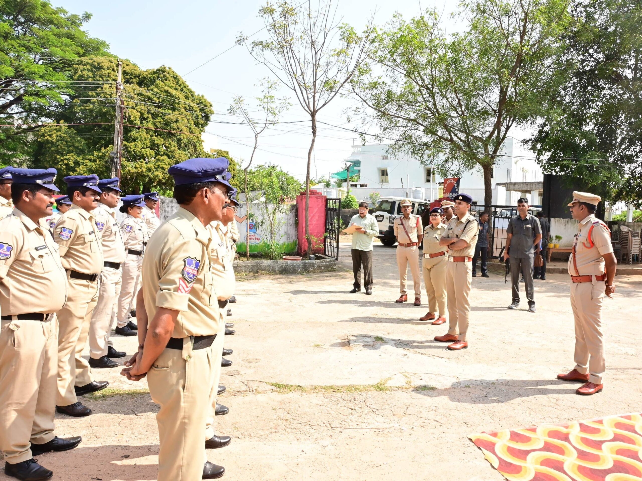 బాధితుల సమస్యలను సత్వరమే పరిష్కరించాలి: SP