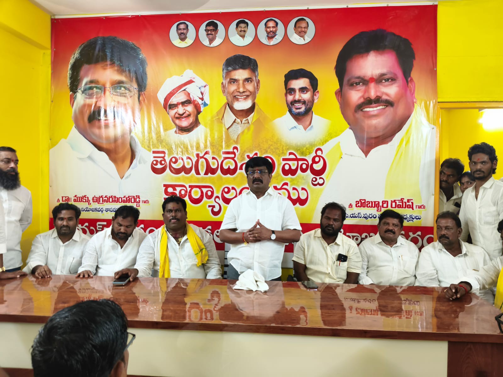 టీడీపీ పార్టీ కార్యాలయాన్ని ప్రారంభించిన ఎమ్మెల్యే