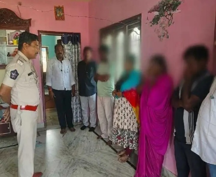 తెనాలి నాజర్‌పేటలో వ్యభిచార గృహంపై దాడి