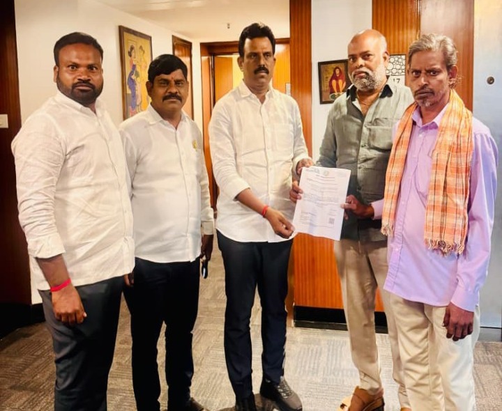 సీఎంఆర్ఎఫ్ ఎల్‌వో‌సి అందజేసిన ఎమ్మెల్యే