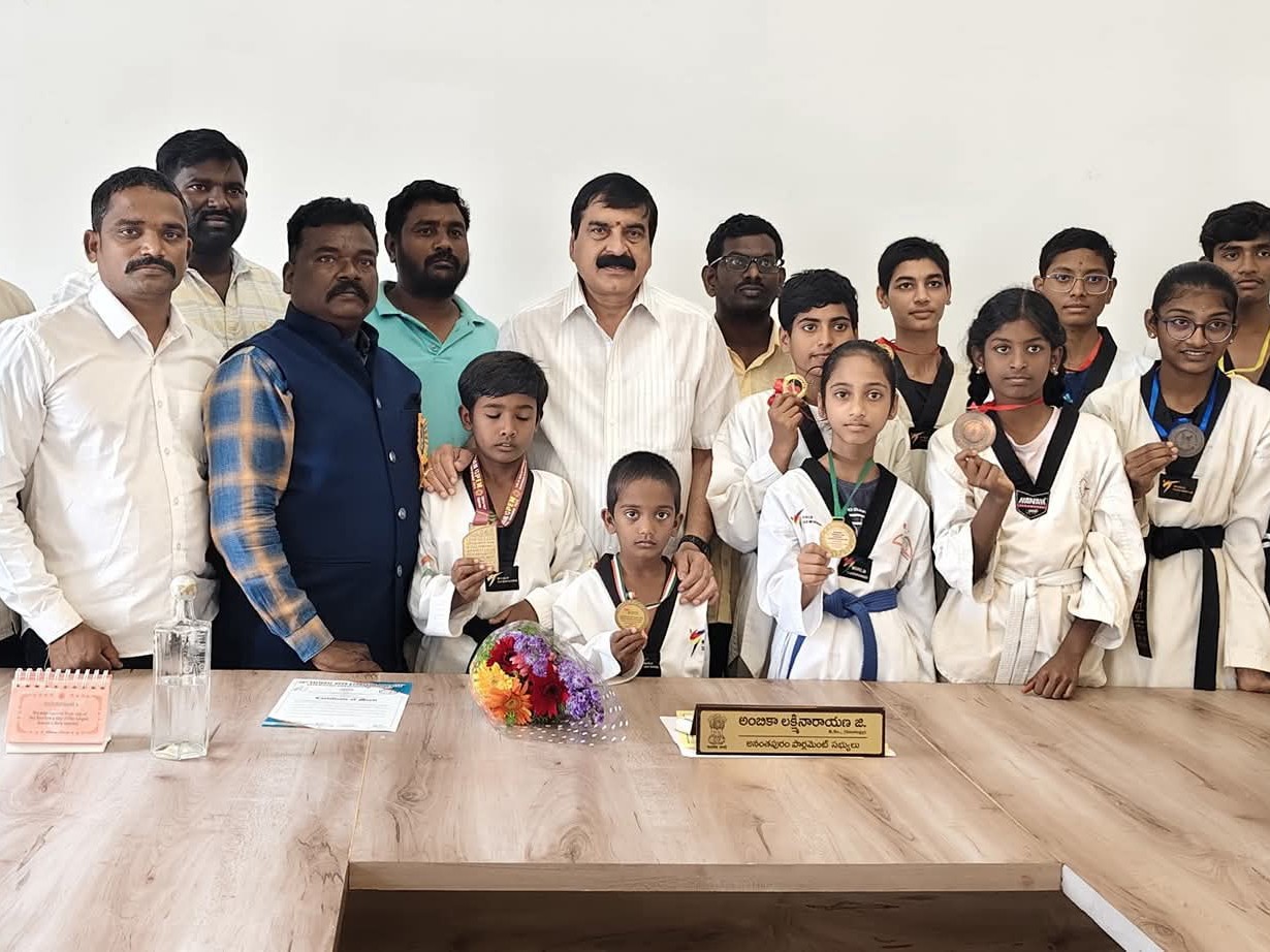 విజేతలను అభినందించిన ఎంపీ