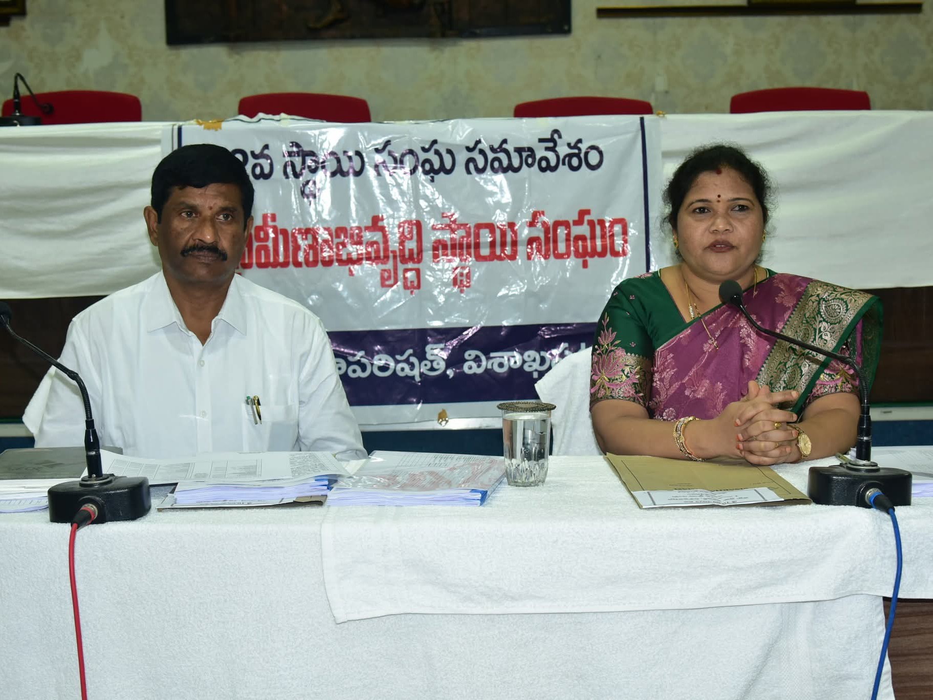 ‘పాఠశాలలకు ప్రహరీ గోడలు నిర్మించాలి’