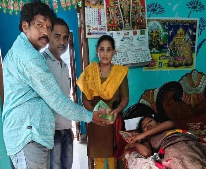 ‘విద్యార్థిని వైద్యానికి చేయూత’