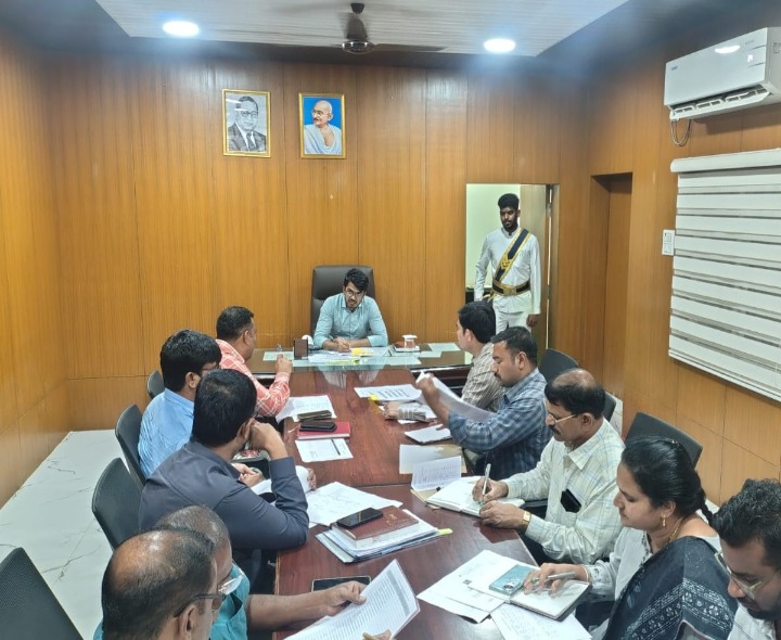 ఆస్తిపన్ను వసూళ్ల‌పై అదనపు కలెక్టర్ ఆగ్రహం