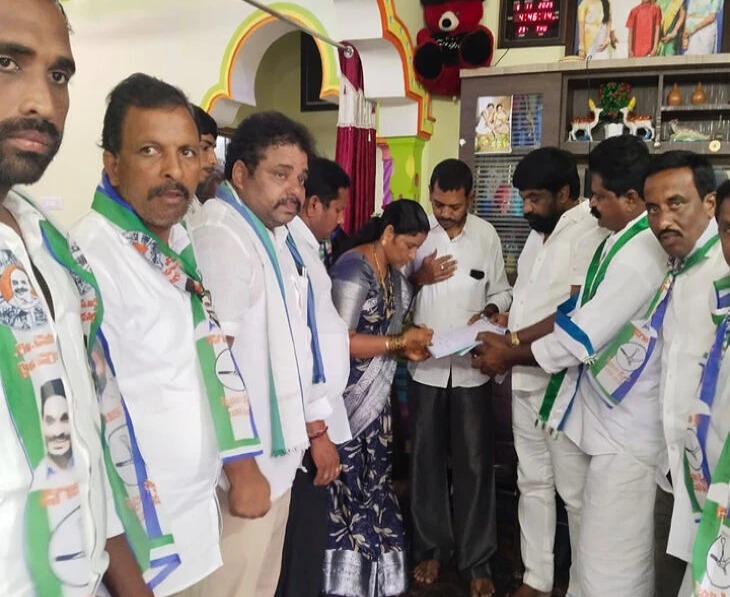 తొండూరులో వైసీపీ కోటి సంతకాల సేకరణ