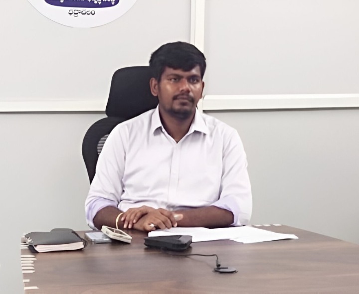 నిరుద్యోగులకు ఉచిత శిక్షణ: పీవో రాహుల్