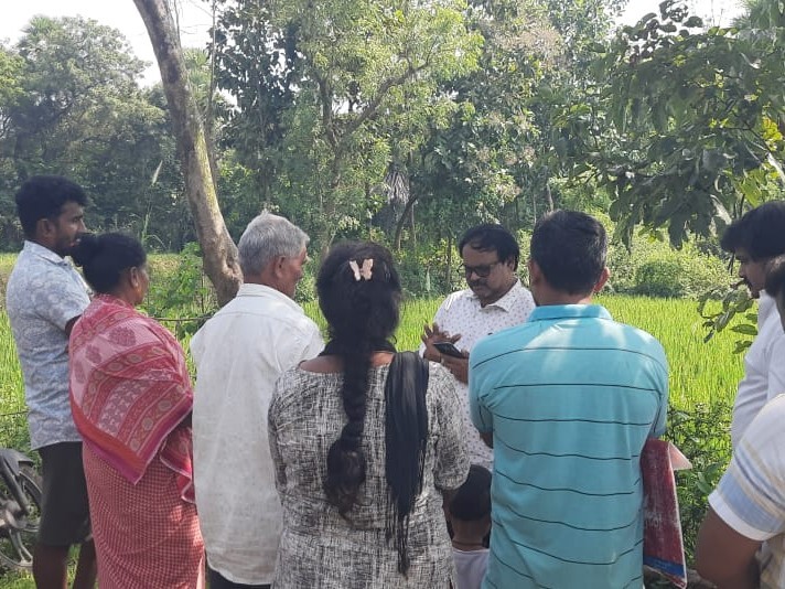 విద్యుత్ పనులు ఆపాలని రైతులు ఆందోళన