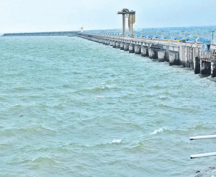 శ్రీరామ్ సాగర్ ప్రాజెక్టు 8 గేట్లు ఎత్తివేత